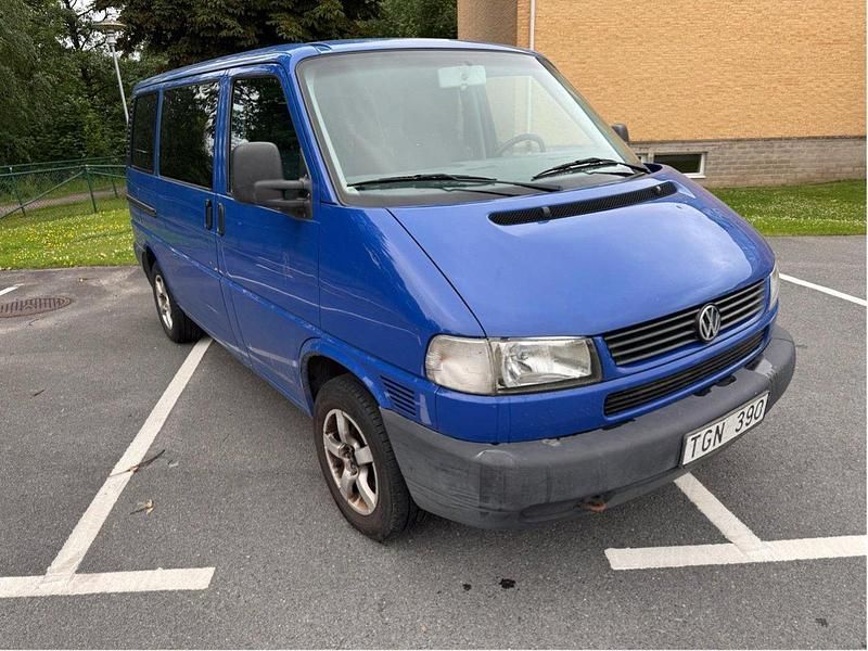 Blå Begagnad 2002 VW Caravelle Minibuss | 35 000 kr - Bild 1/4