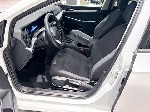 Begagnad VW Golf VIII 131 HK (96 kW) 2022 Vit Halvkombi