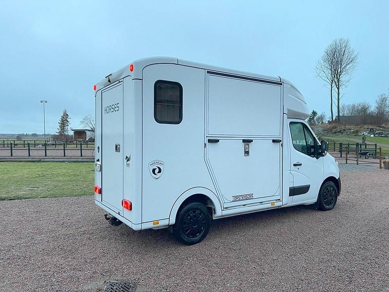 Vit Begagnad 2018 Opel Movano Van | 420 000 kr - Bild 1/4