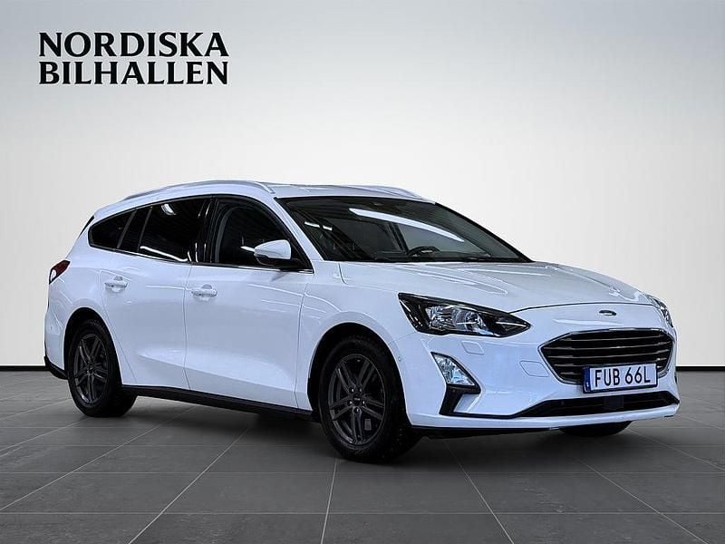 Vit Begagnad 2019 Ford Focus Titanium Kombi | 139 795 kr (Marknadspris) - Bild 1/4
