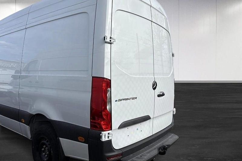 Begagnad Mercedes E-Sprinter 100 kW (136 HK) 2024 Vit (white) Van