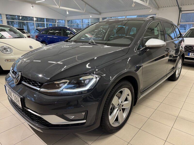 Grå Begagnad 2020 VW Golf Alltrack Kombi | 249 900 kr (Marknadspris) - Bild 1/4