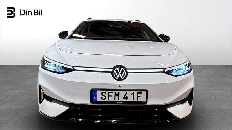 Vit Begagnad 2025 VW ID.7 Pro Kombi | 509 900 kr (Marknadspris) - Bild 1/4