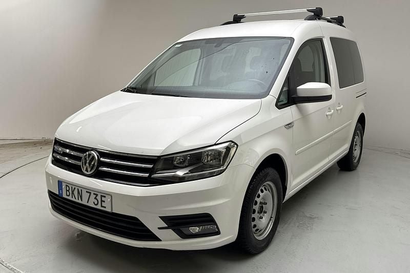 Vit Begagnad 2020 VW Caddy Comfortline Minibuss | 99 000 kr - Bild 1/4