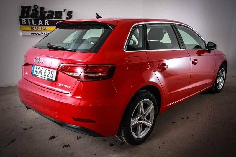 Begagnad Audi A3 Proline 116 HK (85 kW) 2019 Röd Sedan