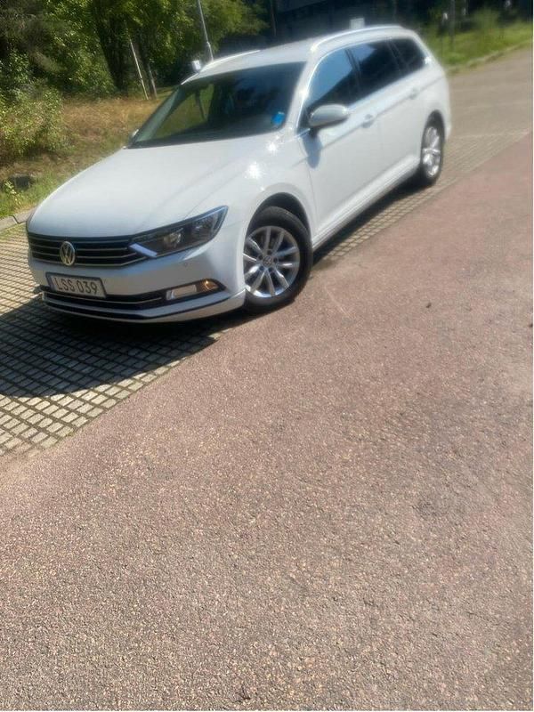 Vit Begagnad 2015 VW Passat Kombi | 1 116 500 kr - Bild 1/2