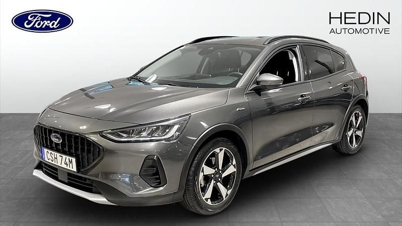 Grå (grey) Begagnad 2022 Ford Focus Active Halvkombi | 209 900 kr (Bra pris) - Bild 1/4