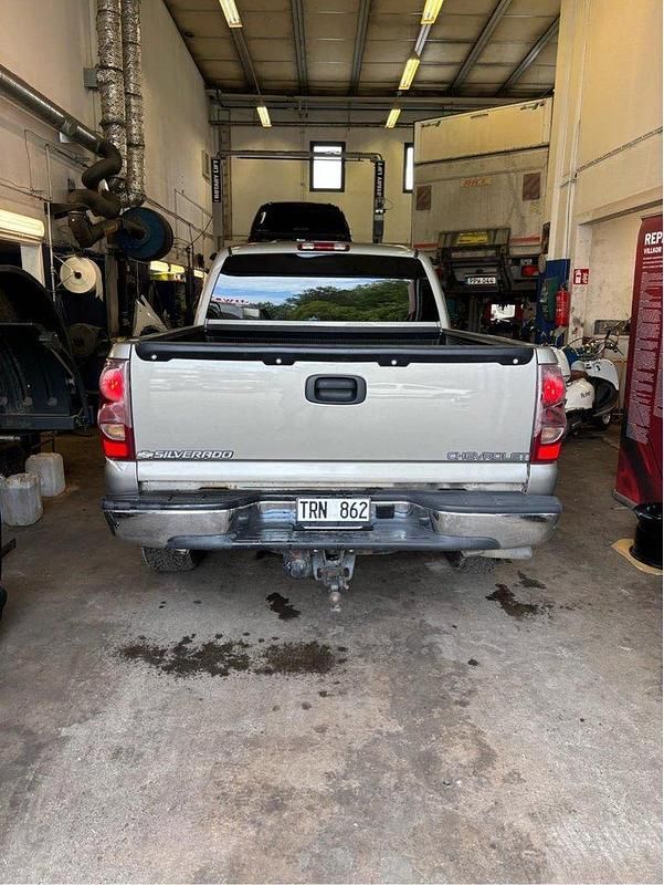 Brun Begagnad 2003 Chevrolet Silverado Sedan | 99 000 kr - Bild 1/4