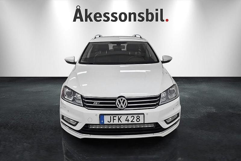 Begagnad VW Passat R-line 177 HK (130 kW) 2014 Vit Kombi