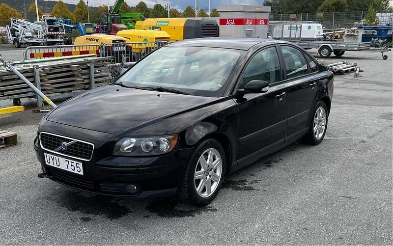 Svart Begagnad 2004 Volvo S40 Sedan | 21 500 kr (Marknadspris) - Bild 1/4
