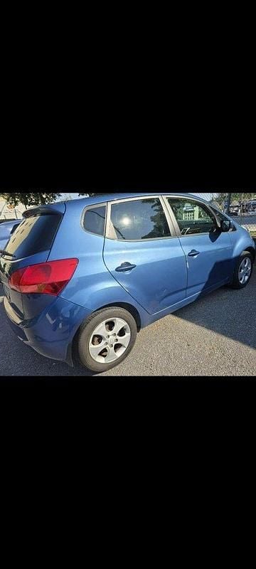 Blå Begagnad 2012 Kia Venga Comfort Halvkombi | 95 000 kr (Marknadspris) - Bild 1/4