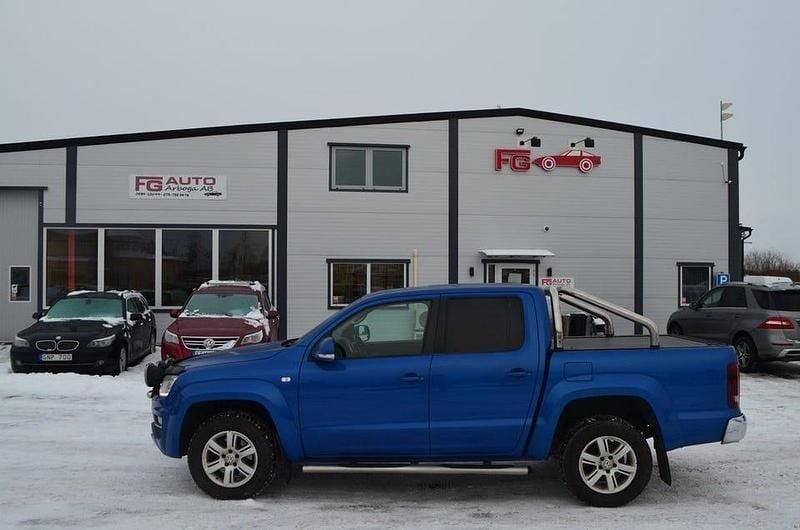 Blå Begagnad 2017 VW Amarok Aventura Pickup | 209 900 kr (Bra pris) - Bild 1/4
