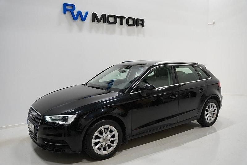 Svart Begagnad 2015 Audi A3 Sportback Halvkombi | 139 800 kr (Marknadspris) - Bild 1/4