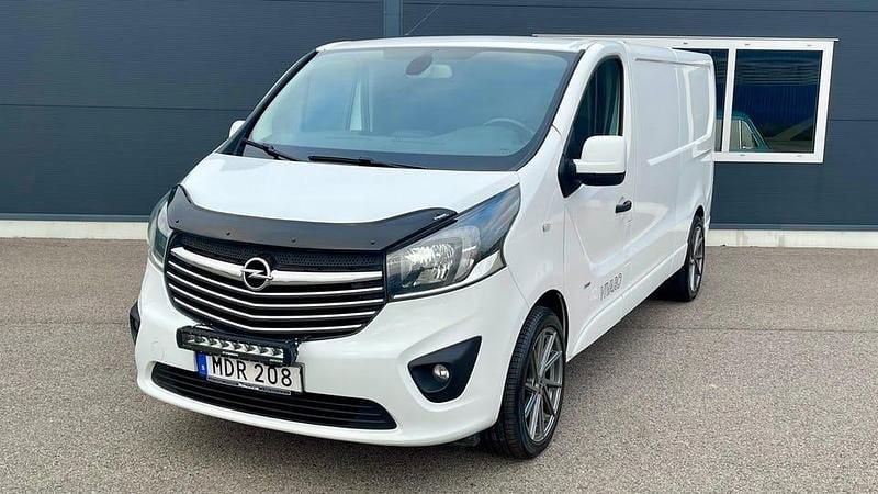 Vit Begagnad 2016 Opel Vivaro Minibuss | 129 000 kr (Marknadspris) - Bild 1/4
