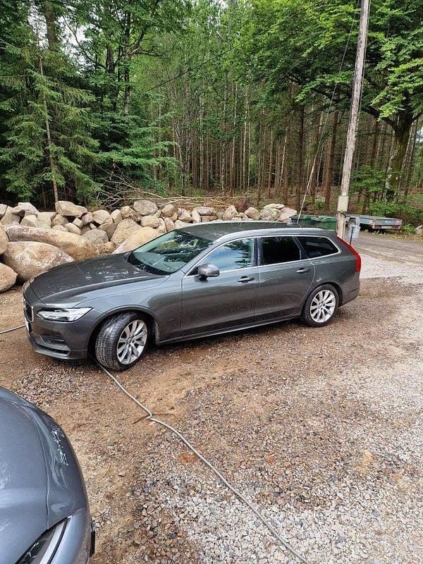 Grå Begagnad 2019 Volvo V90 Momentum Kombi | 200 000 kr (Bra pris) - Bild 1/4