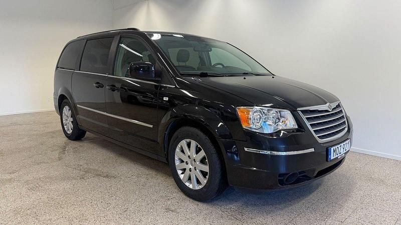 Svart Begagnad 2010 Chrysler Grand Voyager Minibuss | 79 900 kr (Marknadspris) - Bild 1/4