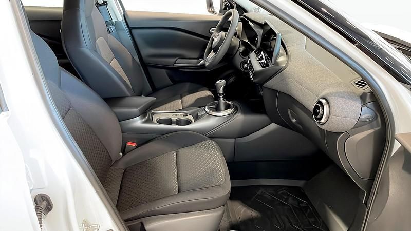 Begagnad Nissan Juke Acenta 115 HK (84 kW) 2024 Vit SUV