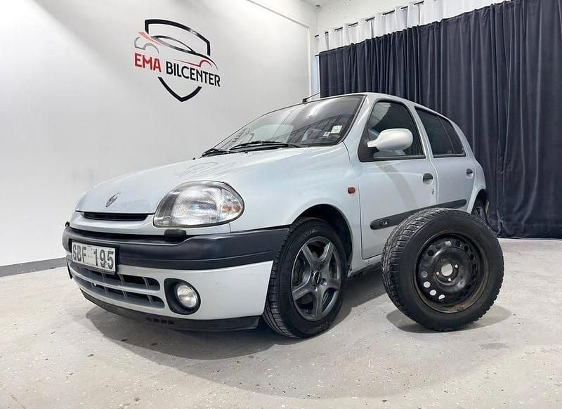 Ljusgrå Begagnad 2000 Renault Clio II Halvkombi | 14 900 kr (Superpris) - Bild 1/4