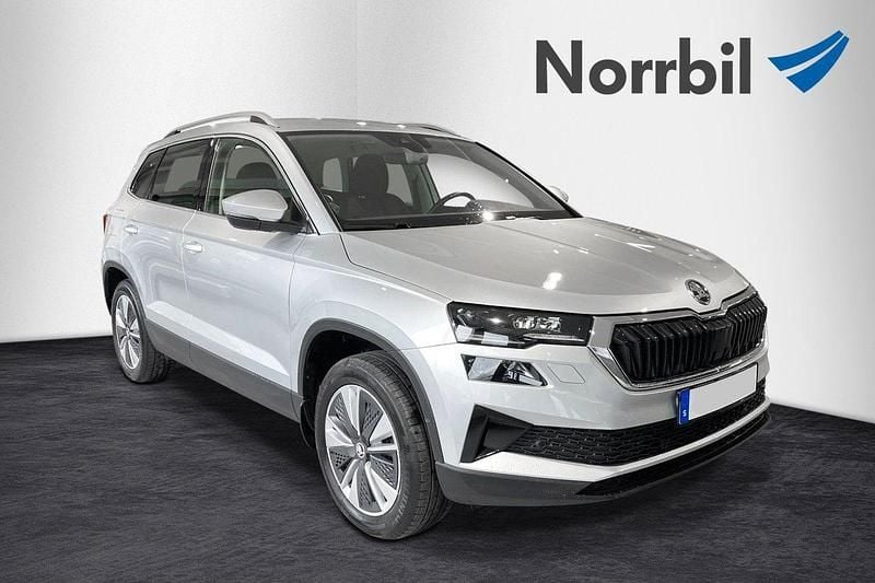 Silver Begagnad 2023 Skoda Karoq Style SUV | 319 900 kr (Marknadspris) - Bild 1/4