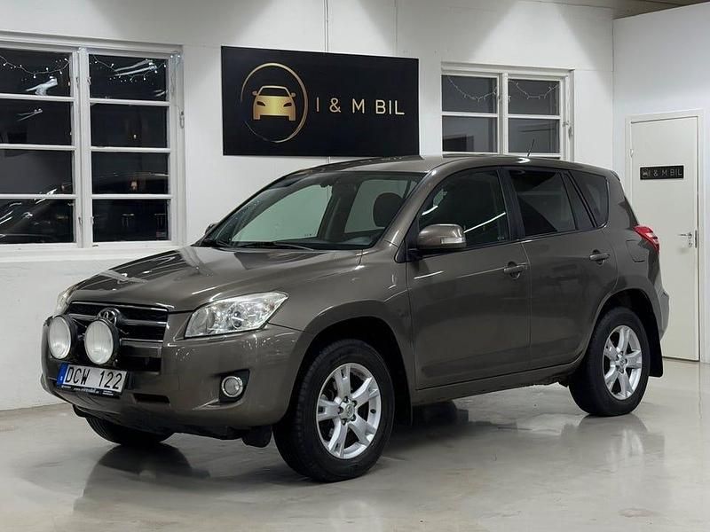 Brun Begagnad 2009 Toyota RAV4 SUV | 49 900 kr (Bra pris) - Bild 1/4