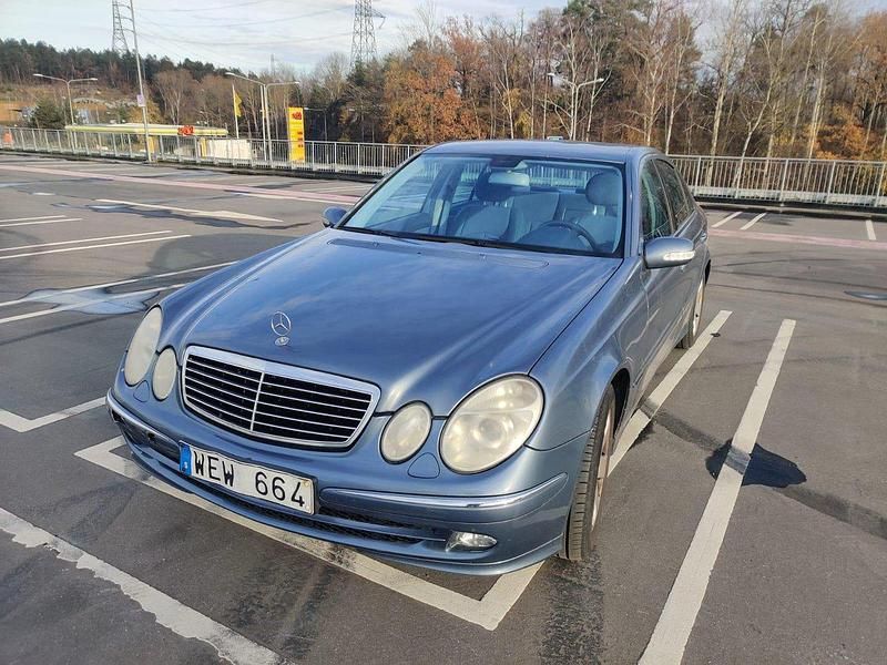 Blå Begagnad 2004 Mercedes E200 Avantgarde Sedan | 37 000 kr (Superpris) - Bild 1/4