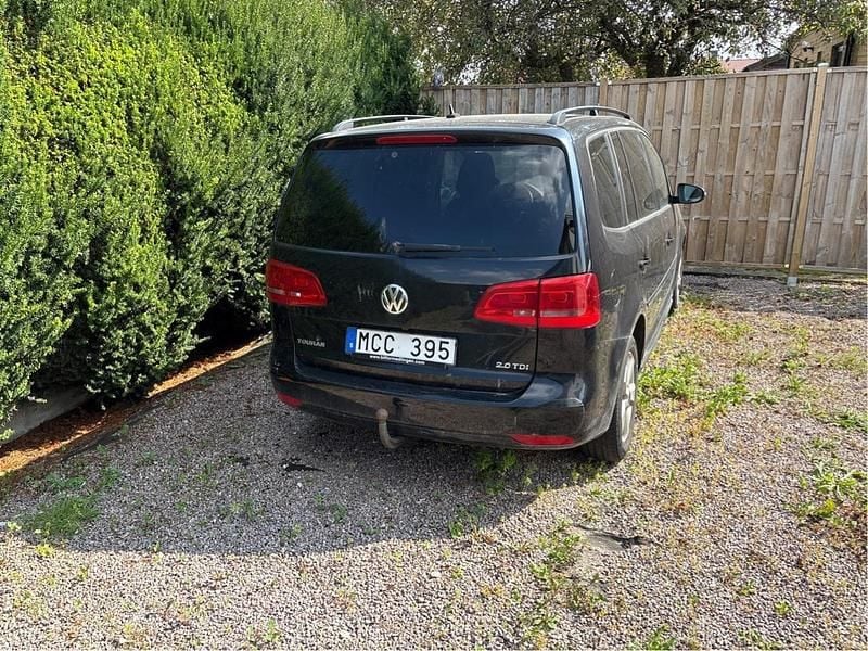 Svart Begagnad 2012 VW Touran Minibuss | 39 000 kr (Bra pris) - Bild 1/4