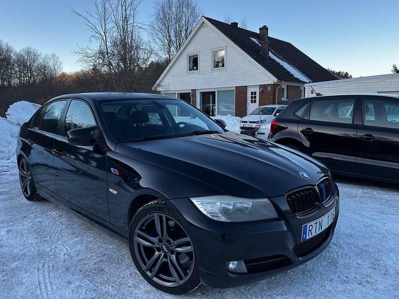 Begagnad BMW 320 Efficient Dynamics 163 HK (119 kW) 2011 Svart