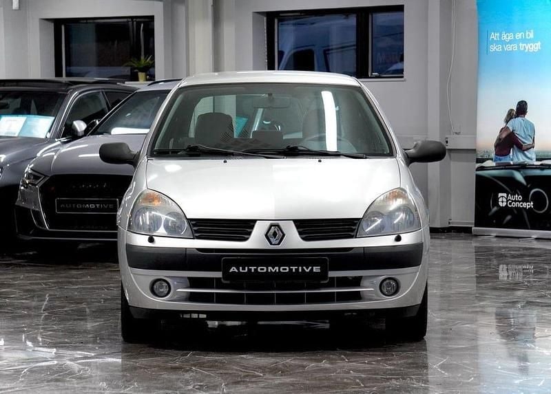Begagnad Renault Clio R.S. Authentique 75 HK (55 kW) 2006 Ljusgrå (grå) Halvkombi