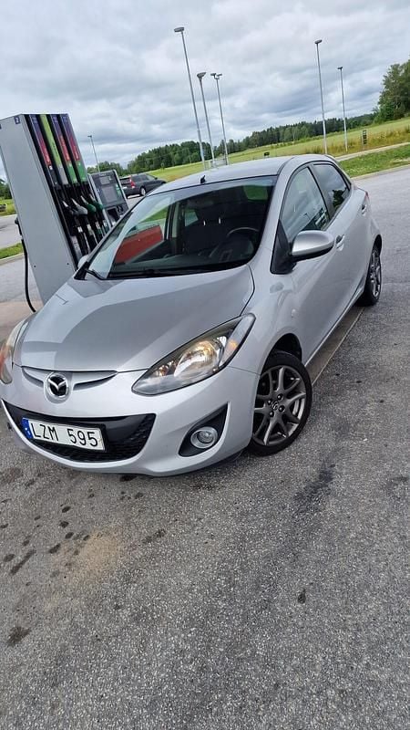 Begagnad 2012 Mazda 2 Halvkombi | 40 000 kr (Marknadspris) - Bild 1/4