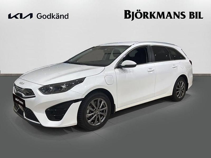 Begagnad Kia Ceed Sportswagon Advance 105 HK (77 kW) 2024 Vit Kombi