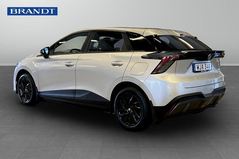 Begagnad MG MG4 EV 125 kW (171 HK) 2023 Grå Halvkombi