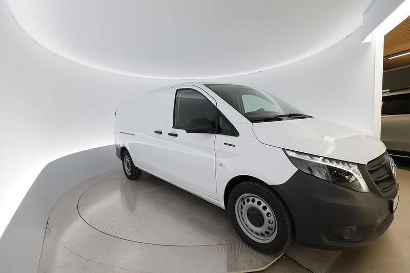 Vit Begagnad 2024 Mercedes e-Vito Minibuss | 579 000 kr - Bild 1/4