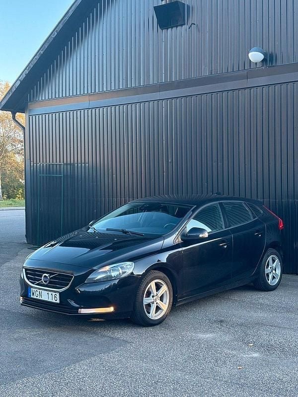 Svart Begagnad 2013 Volvo V40 Kinetic Kombi | 89 700 kr (Bra pris) - Bild 1/1