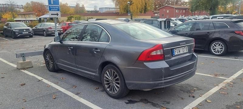 Grå Begagnad 2008 Volvo S80 Momentum Sedan | 49 000 kr (Bra pris) - Bild 1/4