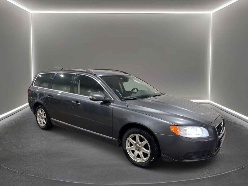 Grå Begagnad 2010 Volvo V70 Momentum Kombi | 69 900 kr (Lite dyr) - Bild 1/4
