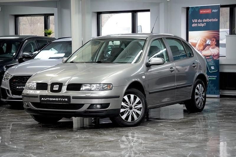 Grå Begagnad 2003 Seat Leon Halvkombi | 29 900 kr - Bild 1/4