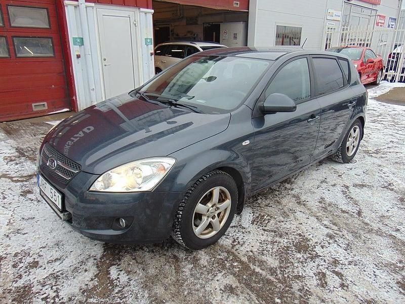 Grå Begagnad 2009 Kia Ceed Halvkombi | 39 000 kr (Marknadspris) - Bild 1/4