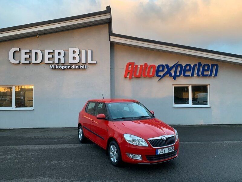Röd Begagnad 2013 Skoda Fabia Elegance Halvkombi | 79 900 kr (Dyr) - Bild 1/4