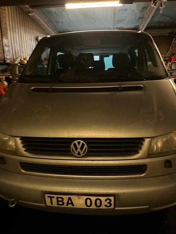 Begagnad VW Caravelle 115 HK (84 kW) 2002 Metallic Minibuss