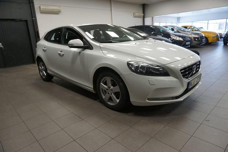 Begagnad Volvo V40 Kinetic 116 HK (85 kW) 2014 Vit