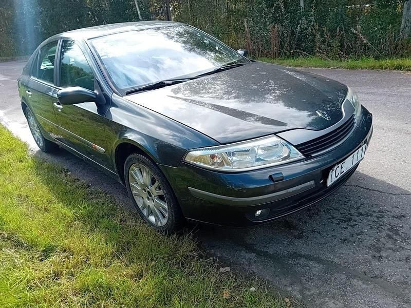 Grå Begagnad 2002 Renault Laguna II Privilege Halvkombi | 26 000 kr - Bild 1/4