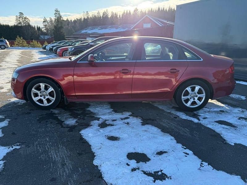 Begagnad Audi A4 136 HK (100 kW) 2011 Röd Sedan