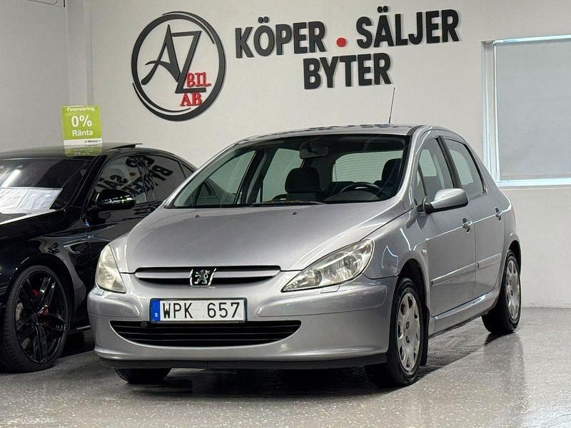 Ljusgrå Begagnad 2005 Peugeot 307 Halvkombi | 17 900 kr (Marknadspris) - Bild 1/4