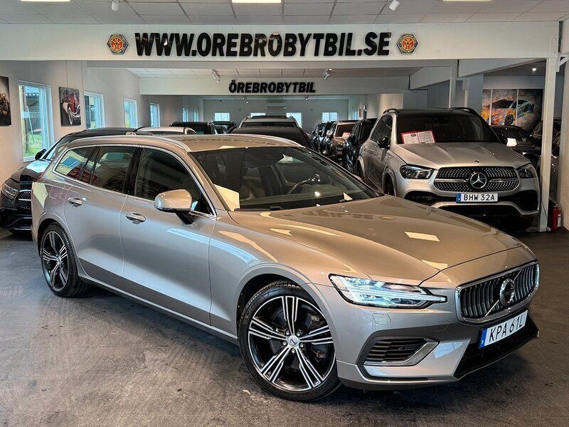 Grå Begagnad 2021 Volvo V60 Inscription Kombi | 319 900 kr (Marknadspris) - Bild 1/4