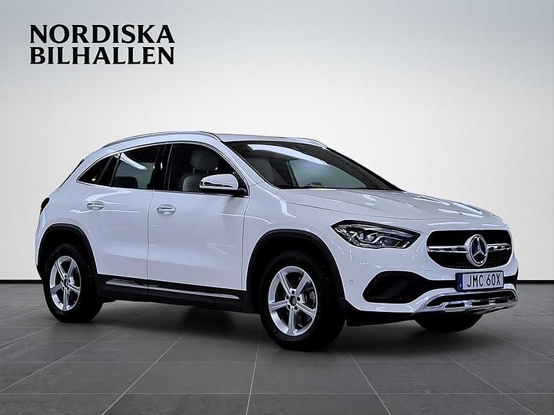Vit Begagnad 2021 Mercedes GLA200 SUV | 324 795 kr (Bra pris) - Bild 1/4