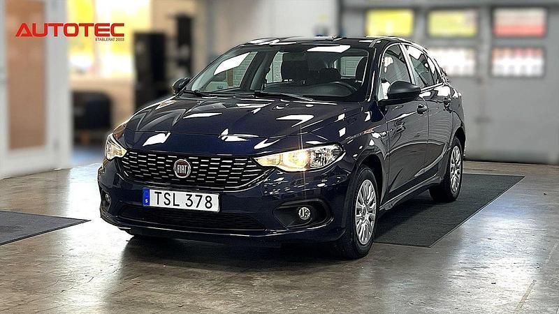 Blå Begagnad 2017 Fiat Tipo Sedan | 87 900 kr (Lite dyr) - Bild 1/4