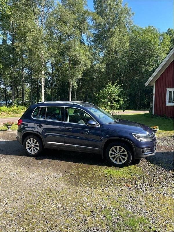 Blå Begagnad 2014 VW Tiguan SUV | 125 000 kr (Bra pris) - Bild 1/4