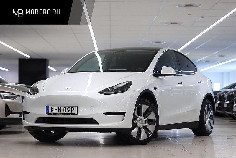 Vit Begagnad 2023 Tesla Model Y Standard Range SUV | 324 900 kr - Bild 1/3