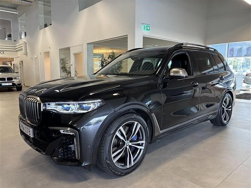 Svart Begagnad 2022 BMW X7 M Sport SUV | 989 800 kr - Bild 1/4