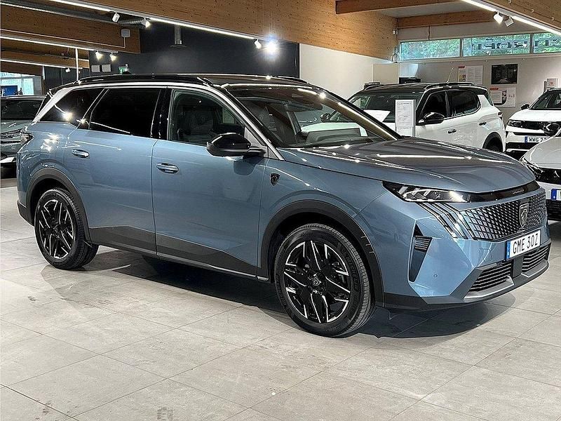 Blå Begagnad 2025 Peugeot 5008 GT Minibuss | 409 900 kr - Bild 1/4